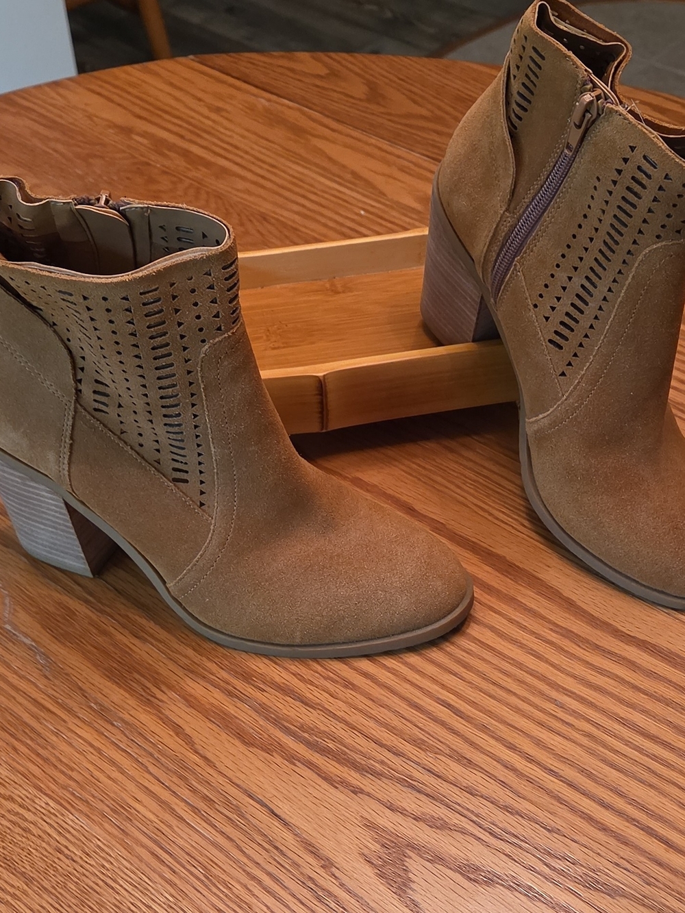Crown Vintage Women's Brown Suede Ankle Bootie, Block Heel Side Zip Solid S 6C